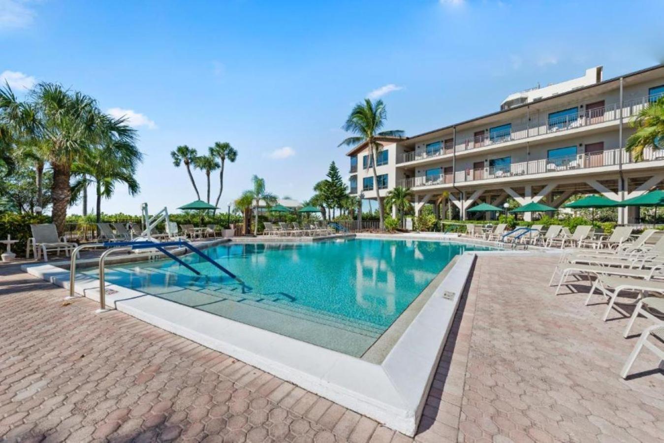 Caribbean Beach Club Fort Myers Beach Exterior photo
